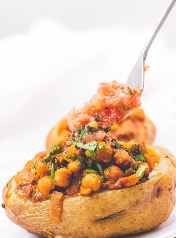 stuffed potato skins with spicy chickpeas