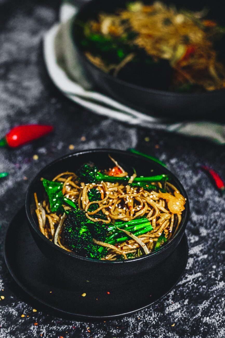 Stir-fry noodles with broccoli