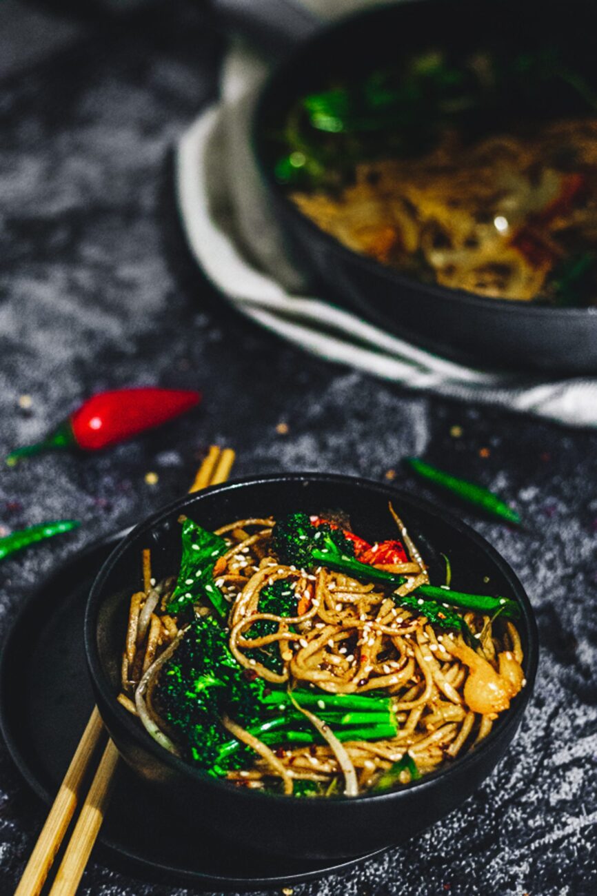 Vegan stir-fry noodles with broccoli